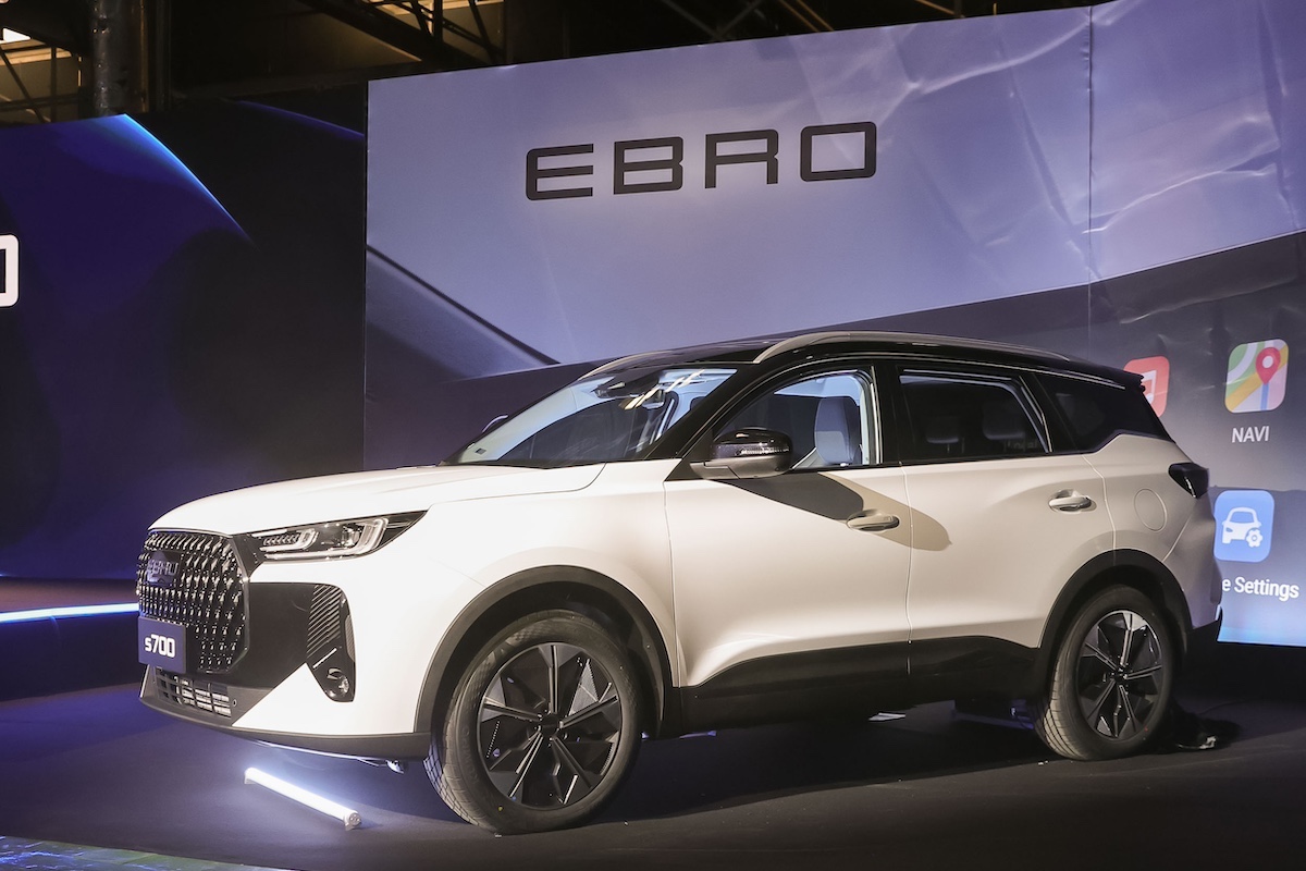 The old Nissan plant in the Free Zone returns to production with the first Ebro cars.